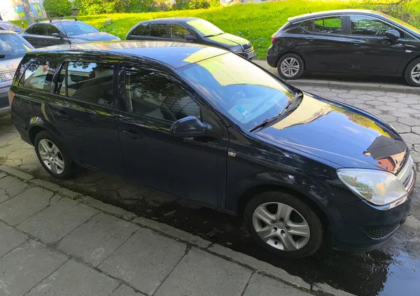 samochody osobowe Opel Astra cena 11000 przebieg: 215800, rok produkcji 2009 z Łódź